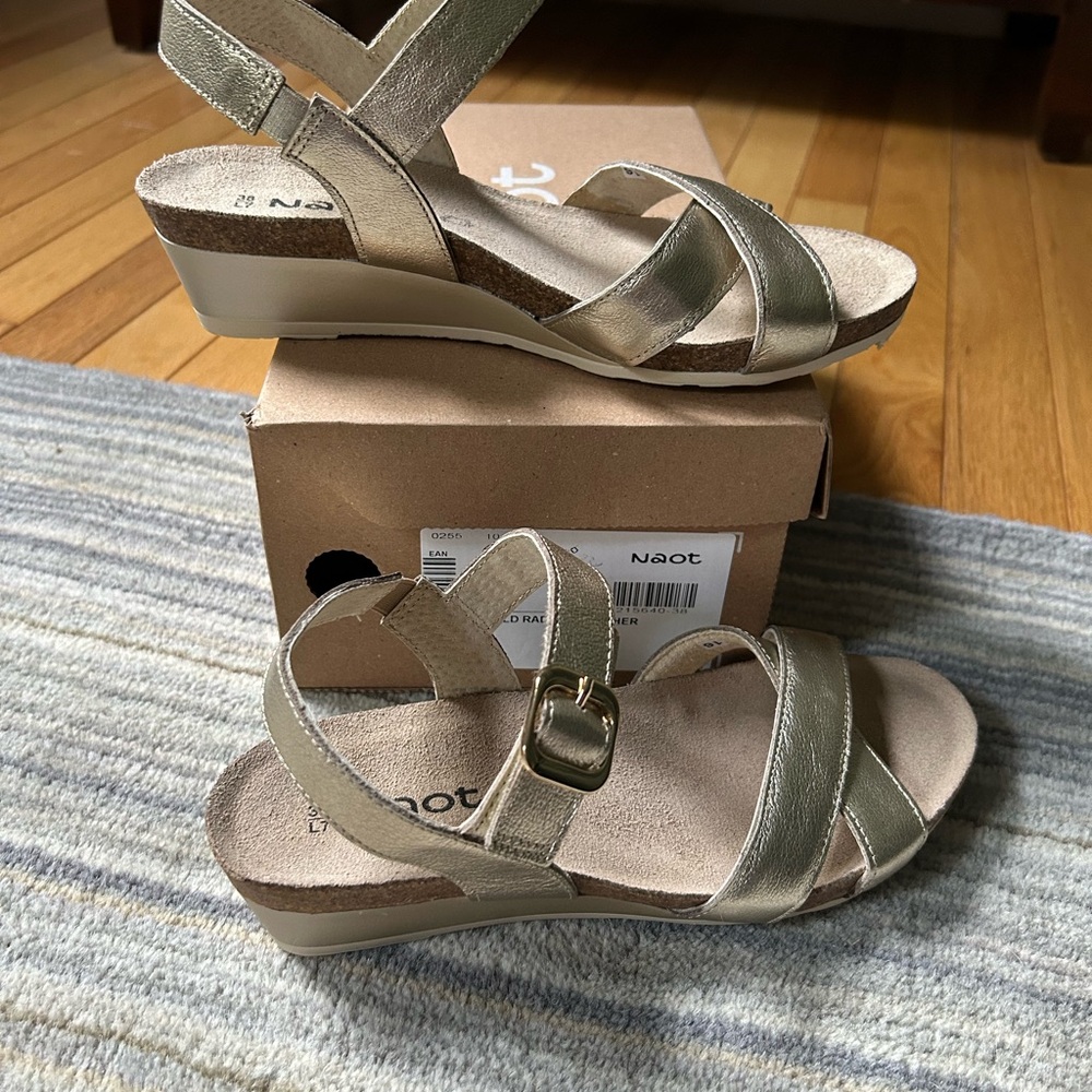 ❌SOLD❌NIB Naot Throne Gold Strappy Sandals - Picture 7 of 10